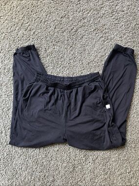 Vuori Black Women's Track Joggers with Elastic Waistband